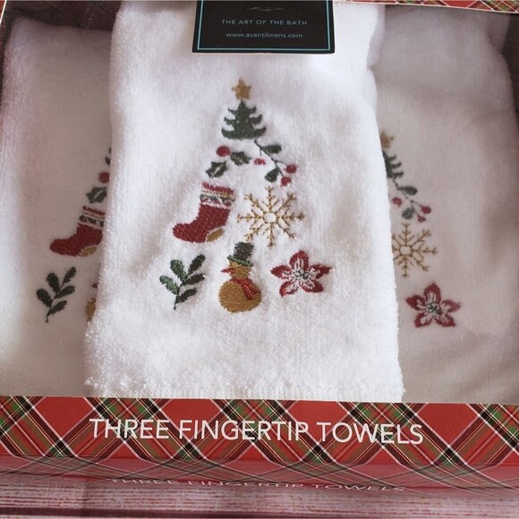 Avanti Christmas Fingertip Towels White Set of 3 Tree Snowman Stocking Holidays - Picture 2 of 3